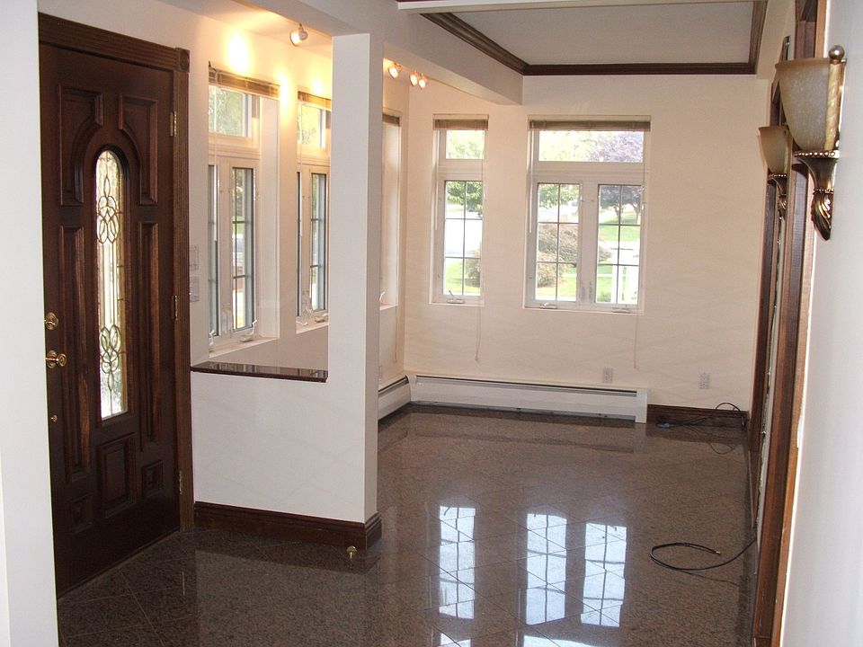 2nd image of 14582 8th Ave
