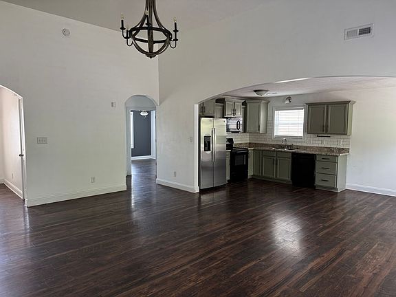 4th image of 829 Shelton Cir
