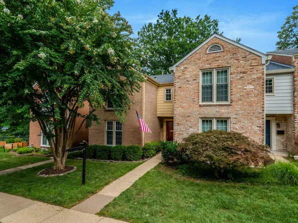 1956 Hopewood Dr, Falls Church, VA 22043
