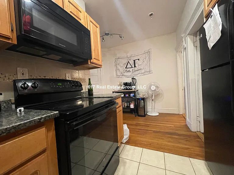 1122-1 Commonwealth Ave — Photo 4