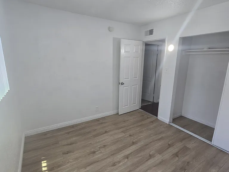 Mulberry Park Apartments — Photo 15