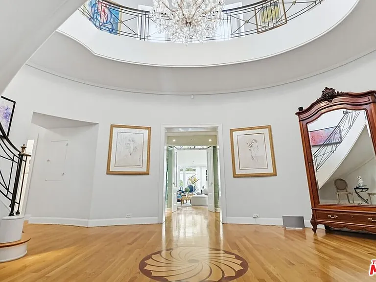 516 S Rimpau Blvd — Photo 11