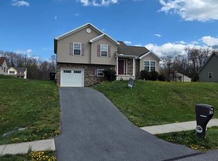 398 Hykes Rd E, Greencastle, PA