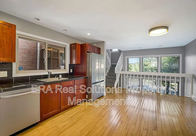 2132 Gilbert Ave #A — Photo 6