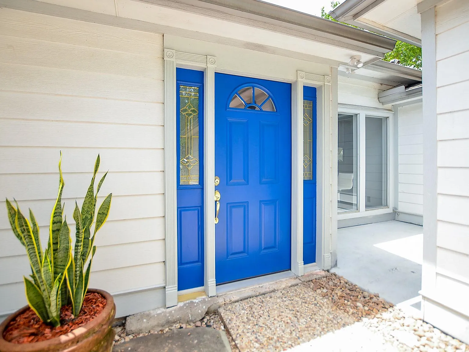 3 bed, 2.0 bath, 2156 sqft, $3,350 — Photo 4