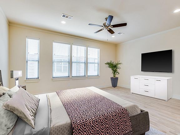 2nd image of 2900 Douglas Ave #19