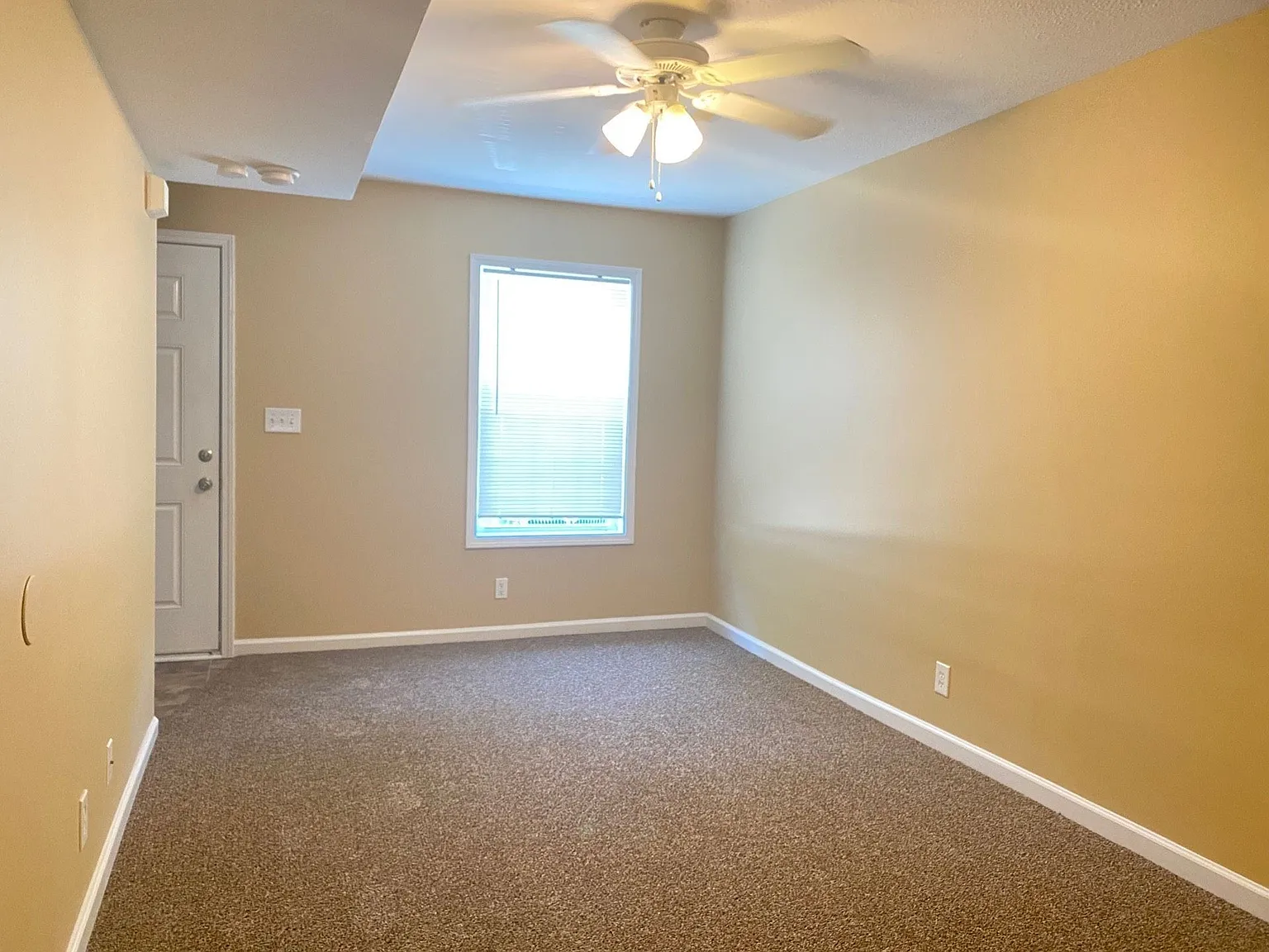 2 bed, 1.5 bath, 1000 sqft, $795 — Photo 4