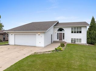 917 2nd Ave NW, Kenmare, ND 58746