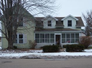417 W Beacon Ave, New London, WI 54961