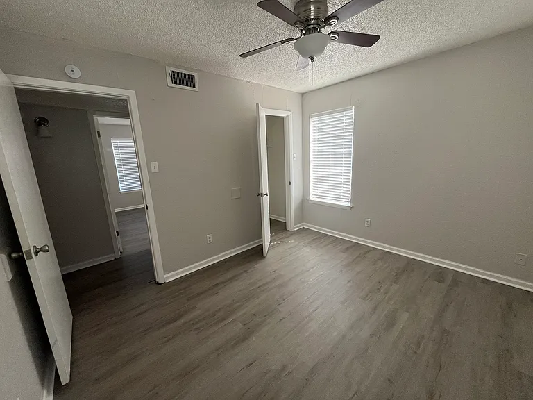 327 Sunrise Ave #7 — Photo 3
