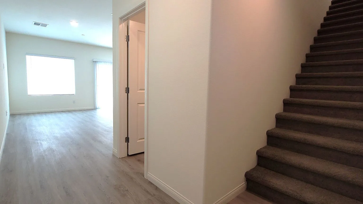 Cobalt Cliffs - 4 bedrooms , 2.5 bathrooms, 1795 SQFT — Photo 4