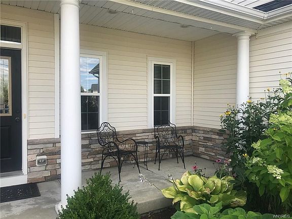 3rd image of 11 Conway Cir