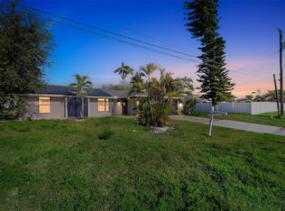 910 SE 23rd Pl, Cape Coral, FL 33990