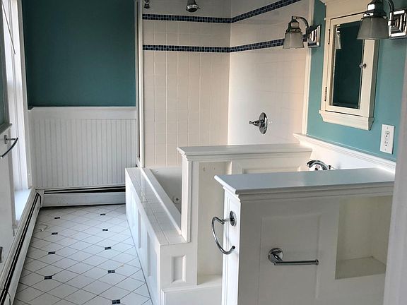2nd image of 40 Central Sq APT 1