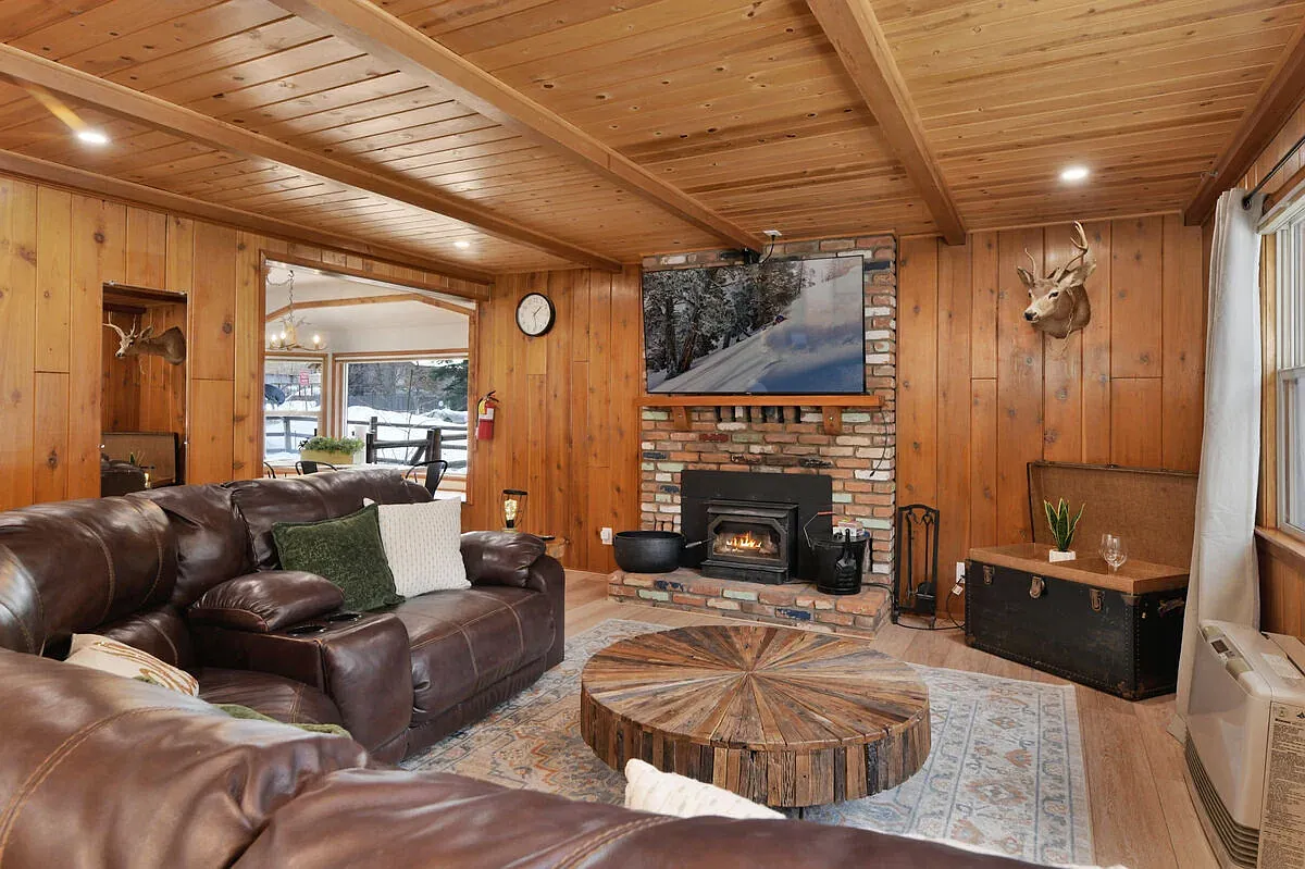 2 bed, 884 sqft, $2,700 — Photo 3