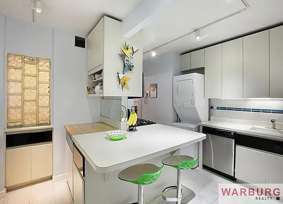 Sold by Warburg | media 14