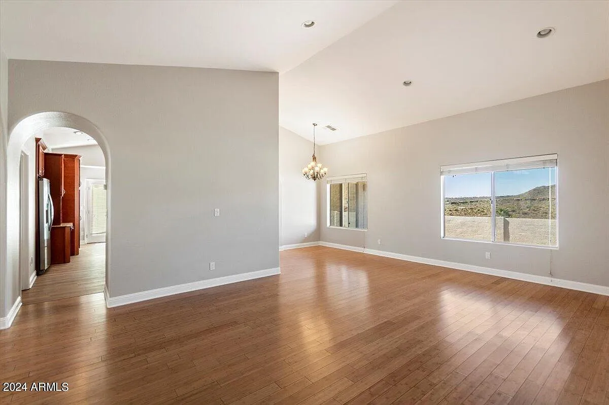 3 bed, 2.5 bath, 1829 sqft, $3,000 — Photo 2
