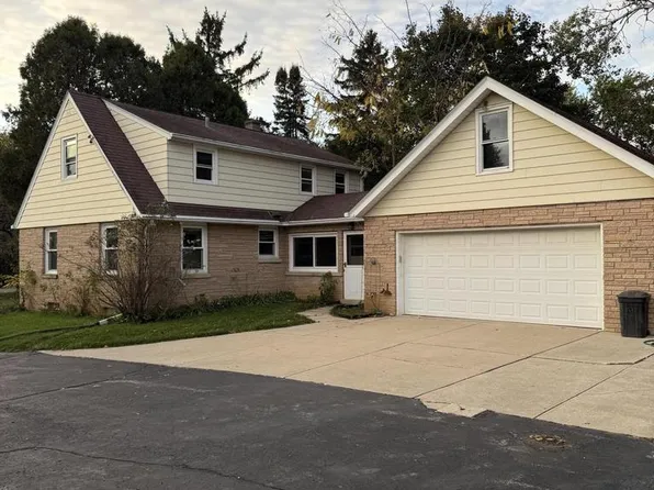 W142N6966 Oakwood DRIVE, Menomonee Falls, WI 53051