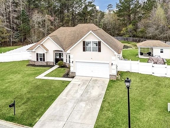 3rd image of 406 Banberry Court