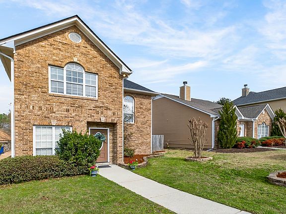 2nd image of 124 Warwick Cir