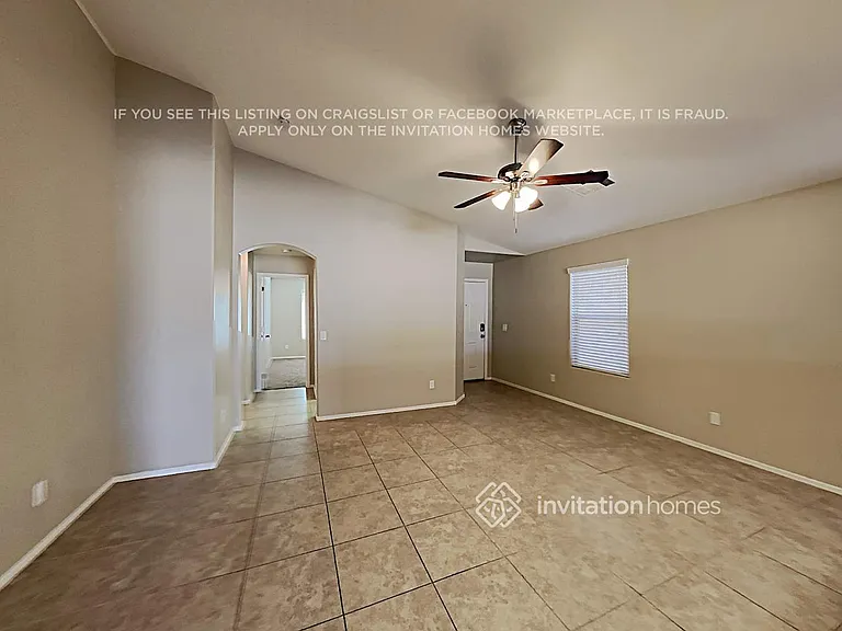 32634 N Cherry Creek Rd — Photo 3