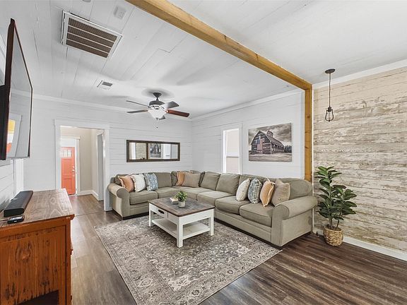 4th image of 1903 Tigerpoint Rd