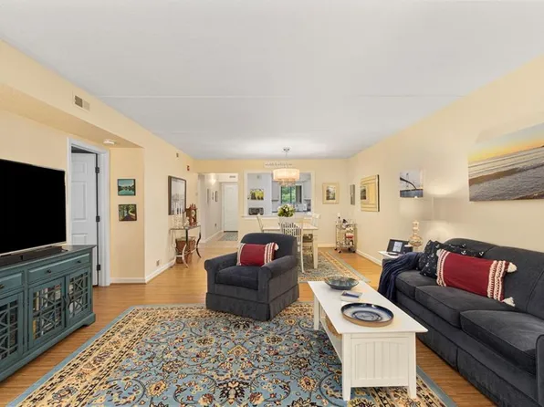 650 E Greenwich Ave APT 3-308, West Warwick, RI 02893