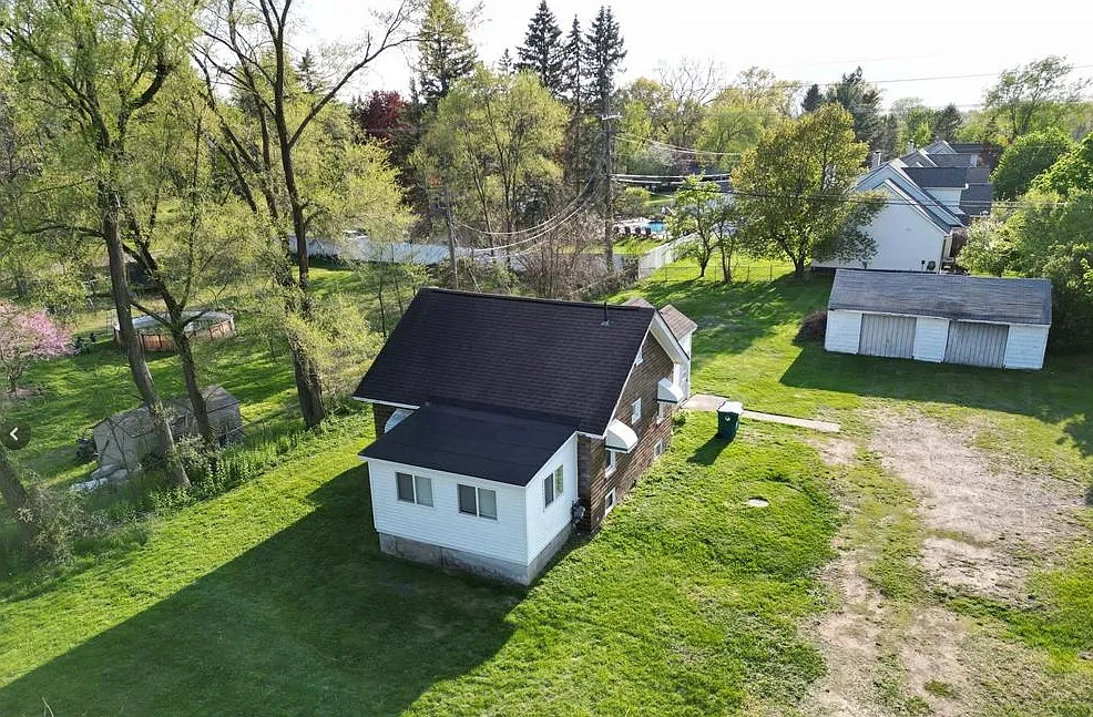 3 bed, 1007 sqft, $1,900 — Photo 1