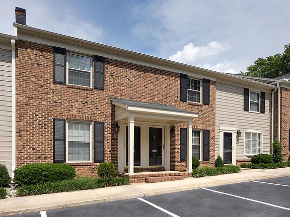Charming Williamsburg-style townhouses on Wade Avenue!