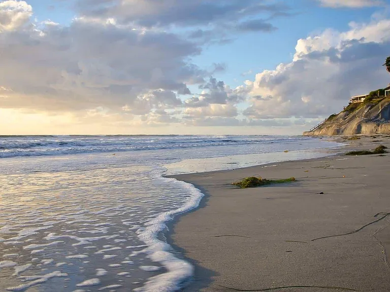 Beautiful stroll on the beach or the boardwalk! Surfing, swimming and much more fun! If intensity is your jamb then rev it up with biking, running or beach workouts. There is something for everyone.