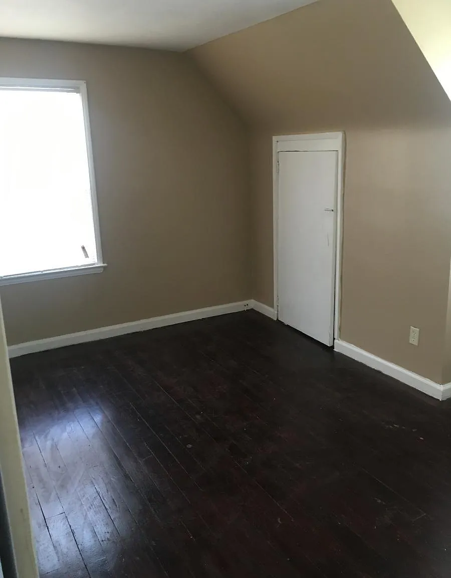 2 bed, 800 sqft, $1,100 — Photo 2