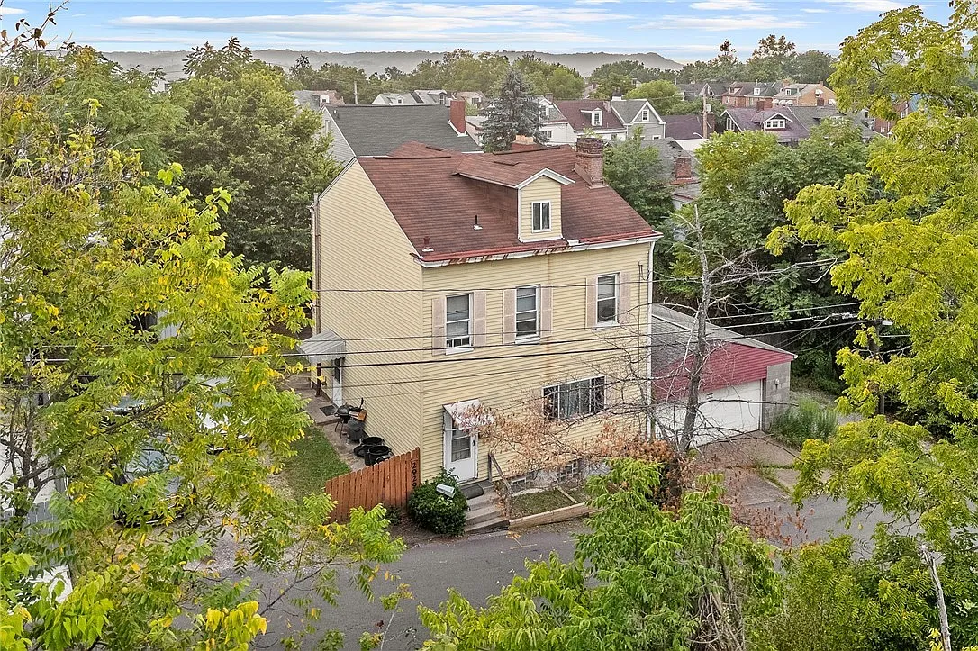 2929 Frederick St — Photo 1