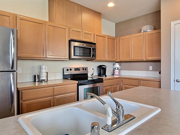 2nd image of 2055 Garry Oaks Ave Unit A