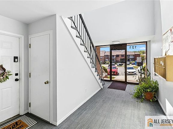 3rd image of 121 E Beverly Hills Ter #B