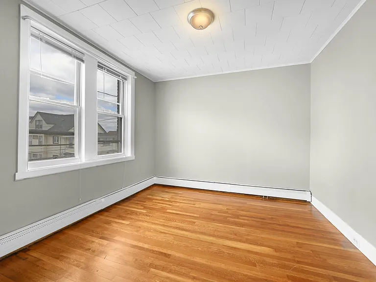 102 Genessee Ave — Photo 13
