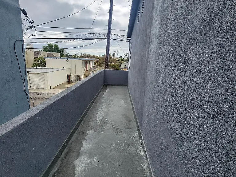 Balcony facing west towards the ocean