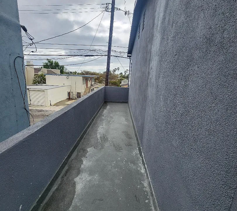 Balcony facing west towards the ocean