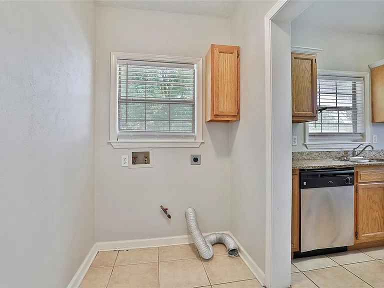 5007 Polk St — Photo 7