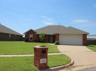 709 Dana Dr, Yukon, OK 73099