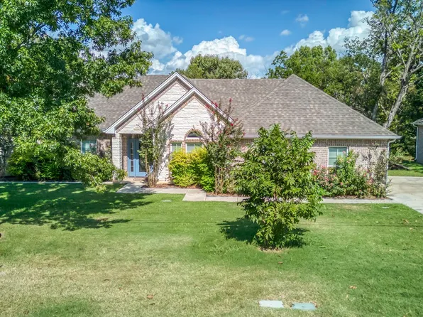 603 S Walnut St, Cleburne, TX 76033