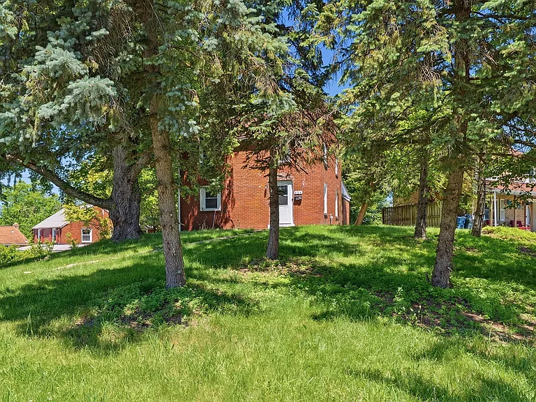 624 Elm Dr — Photo 38