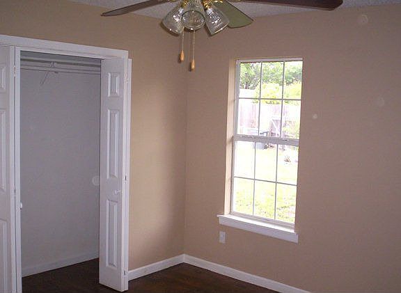 Large open bedrooms with accented walls and ceiling fans