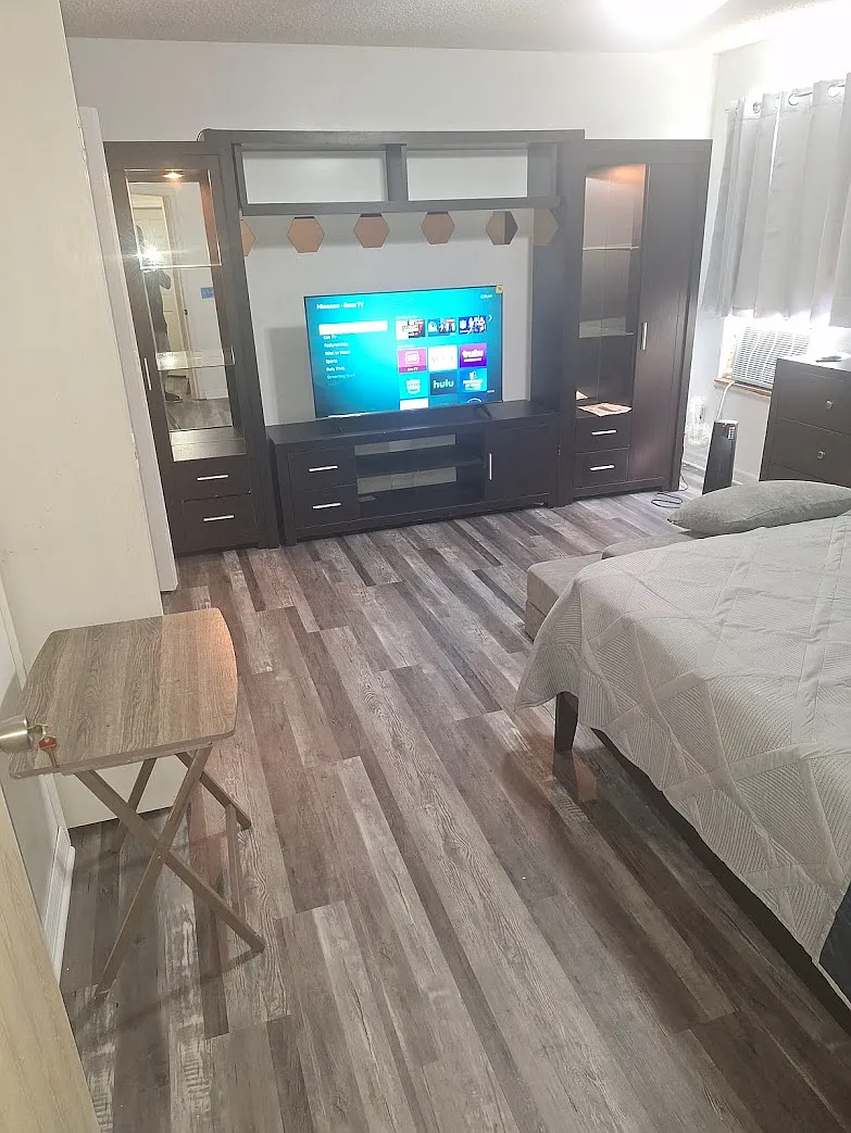 1 bed, 2800 sqft, $900 — Photo 1