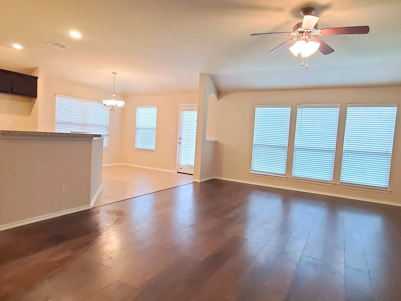 3 bed, 1664 sqft, $1,900 — Photo 2