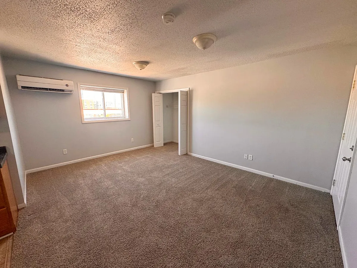 Unit Photo - 1354 Shelby St #2