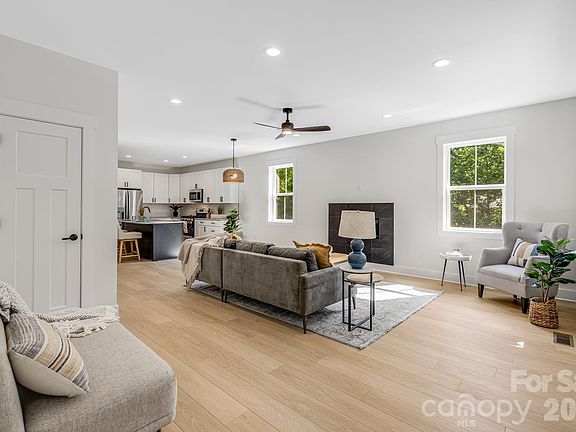 4th image of 133 Appalachian Way