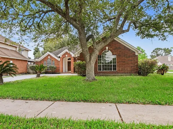 3100 Bay Breeze Dr, Dickinson, TX 77539