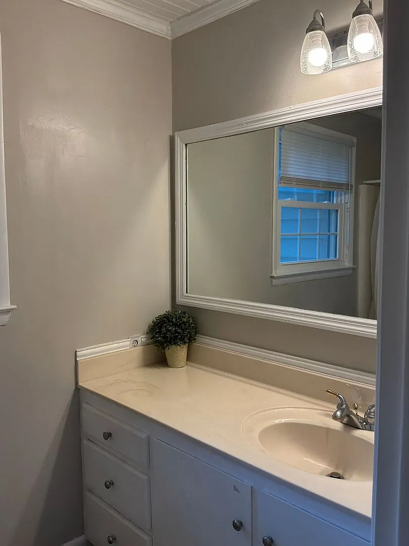 Coming Soon !! Three bedroom, home located in Shelby. — Photo 2