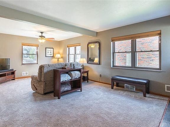 5th image of 558 E Dorothy Ln