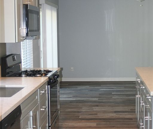 3rd image of 5396 Sunglow Ct